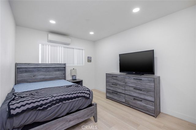 204 Springfield Avenue, Huntington Beach, CA 92648