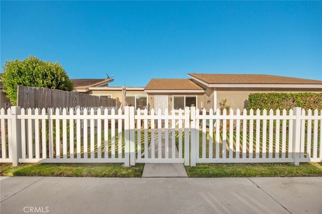 204 Springfield Avenue, Huntington Beach, CA 92648