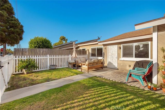 204 Springfield Avenue, Huntington Beach, CA 92648