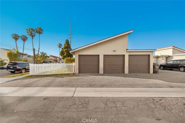 204 Springfield Avenue, Huntington Beach, CA 92648