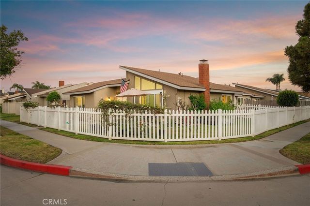 204 Springfield Avenue, Huntington Beach, CA 92648