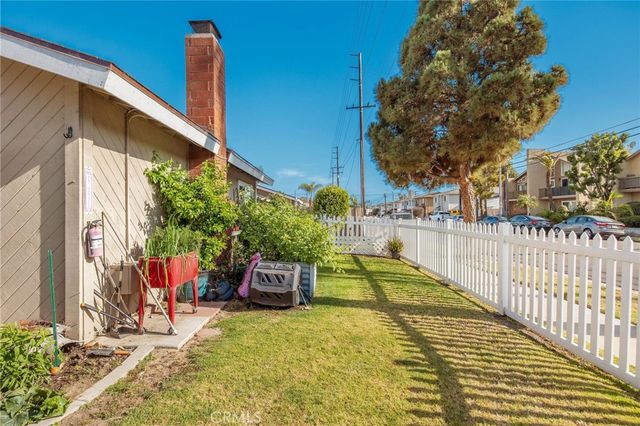 204 Springfield Avenue, Huntington Beach, CA 92648