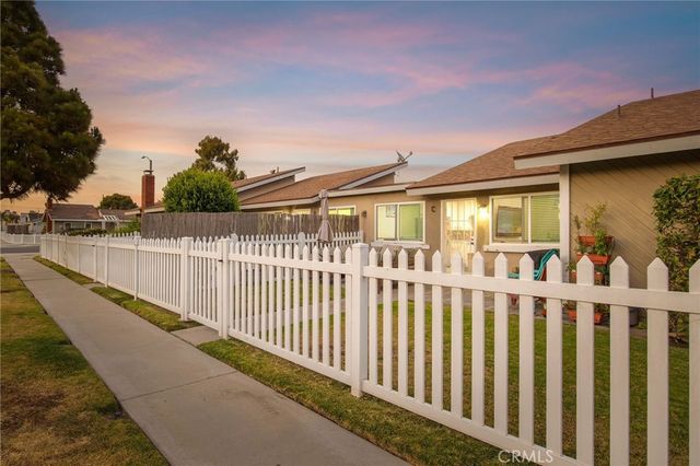 204 Springfield Avenue, Huntington Beach, CA 92648