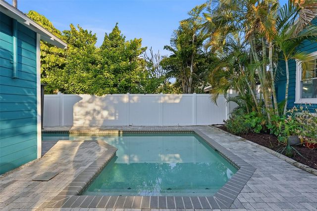 2059 BURLINGTON AVENUE N, St Petersburg, FL 33713