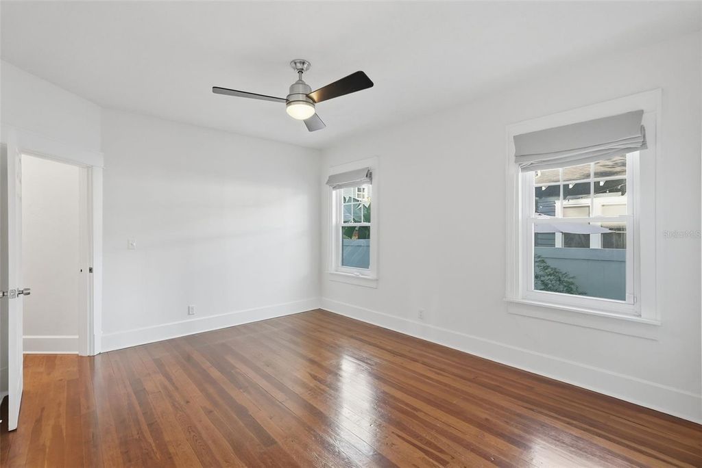 Image 12 of property listing at 2059 BURLINGTON AVENUE N, St Petersburg, FL 33713