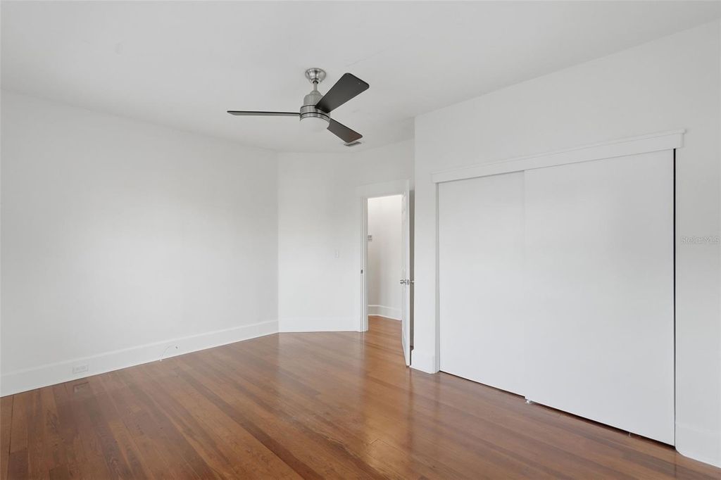 Image 15 of property listing at 2059 BURLINGTON AVENUE N, St Petersburg, FL 33713