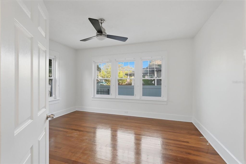 Image 16 of property listing at 2059 BURLINGTON AVENUE N, St Petersburg, FL 33713