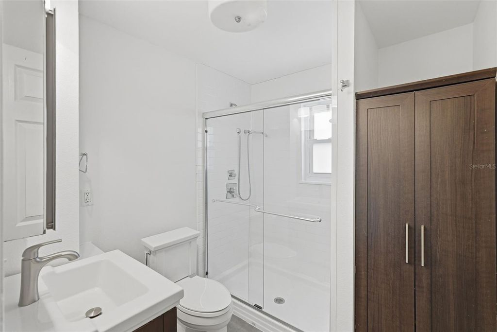 Image 17 of property listing at 2059 BURLINGTON AVENUE N, St Petersburg, FL 33713