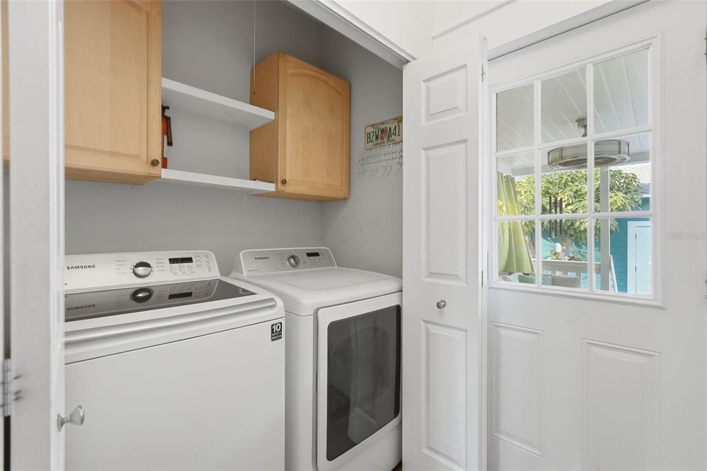 Image 18 of property listing at 2059 BURLINGTON AVENUE N, St Petersburg, FL 33713