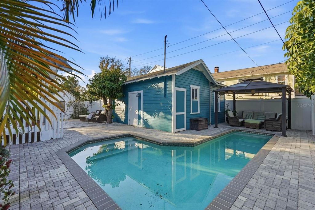 Image 24 of property listing at 2059 BURLINGTON AVENUE N, St Petersburg, FL 33713