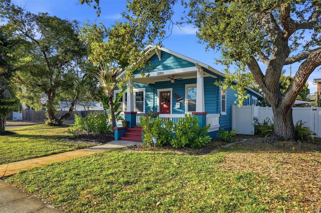 Image 26 of property listing at 2059 BURLINGTON AVENUE N, St Petersburg, FL 33713