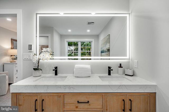 714 S WAYNE ST, West Chester, PA 19382