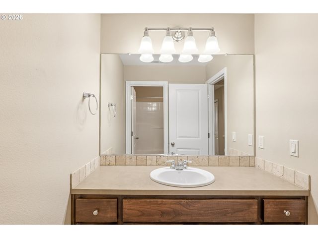 11880 Sw HORIZON Blvd, Beaverton, OR 97007