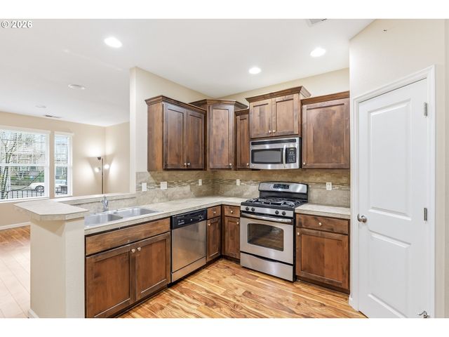 11880 Sw HORIZON Blvd, Beaverton, OR 97007