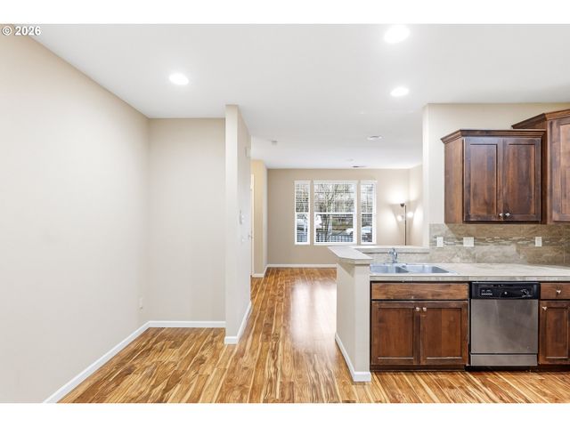 11880 Sw HORIZON Blvd, Beaverton, OR 97007