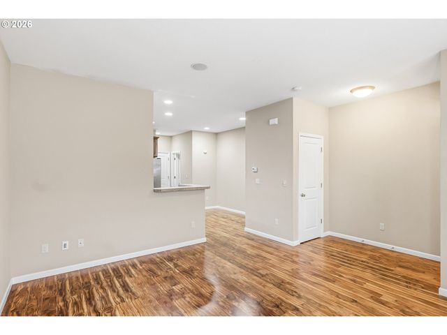 11880 Sw HORIZON Blvd, Beaverton, OR 97007