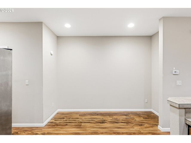 11880 Sw HORIZON Blvd, Beaverton, OR 97007