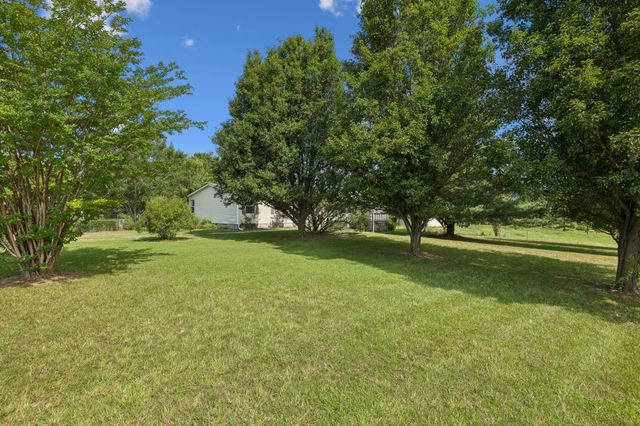 1422 Dove Ln, Springfield, TN 37172