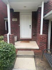 6821 Boulder Pointe Dr, Washington, MI 48094