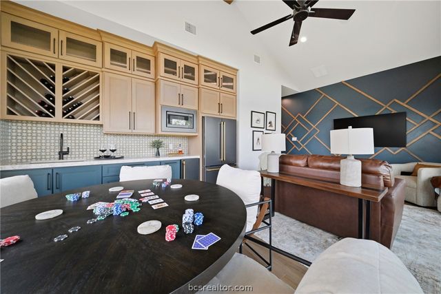 3717 Cooper Ct, College Station, TX 77845