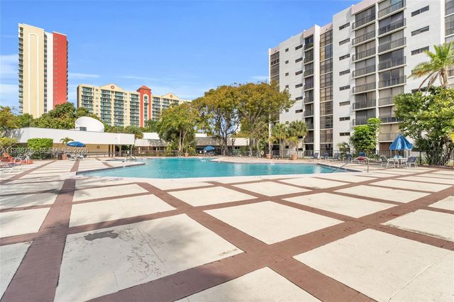 16919 N Bay Road 118, Sunny Isles Beach, FL 33160