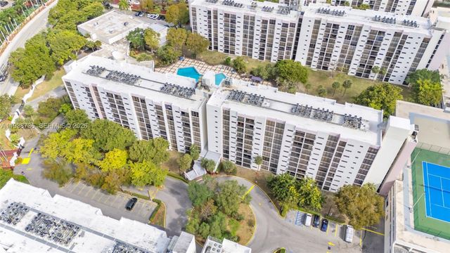16919 N Bay Road 118, Sunny Isles Beach, FL 33160