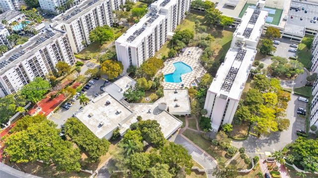 16919 N Bay Road 118, Sunny Isles Beach, FL 33160