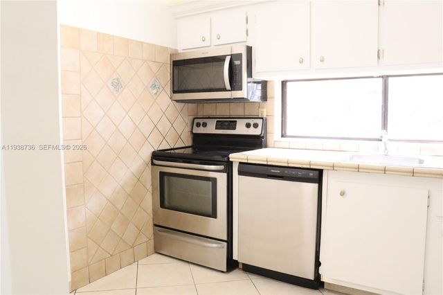 16919 N Bay Road 118, Sunny Isles Beach, FL 33160