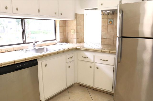 16919 N Bay Road 118, Sunny Isles Beach, FL 33160