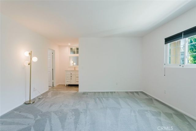 18643 Burbank 7, Tarzana, CA 91356