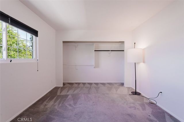 18643 Burbank 7, Tarzana, CA 91356