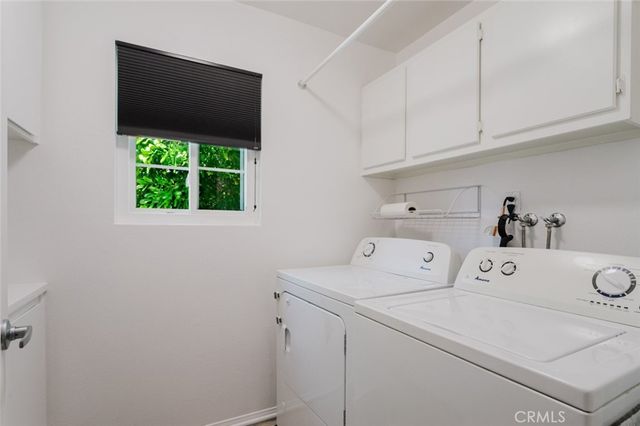 18643 Burbank 7, Tarzana, CA 91356
