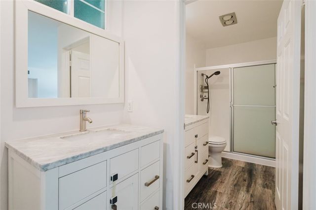 18643 Burbank 7, Tarzana, CA 91356