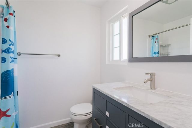 18643 Burbank 7, Tarzana, CA 91356