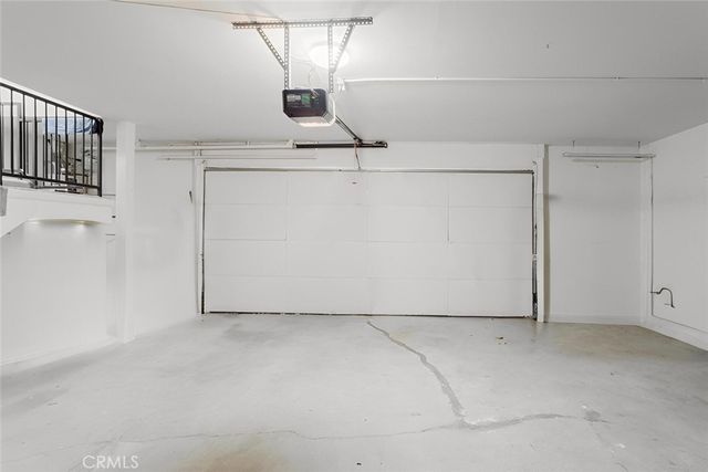 18643 Burbank 7, Tarzana, CA 91356