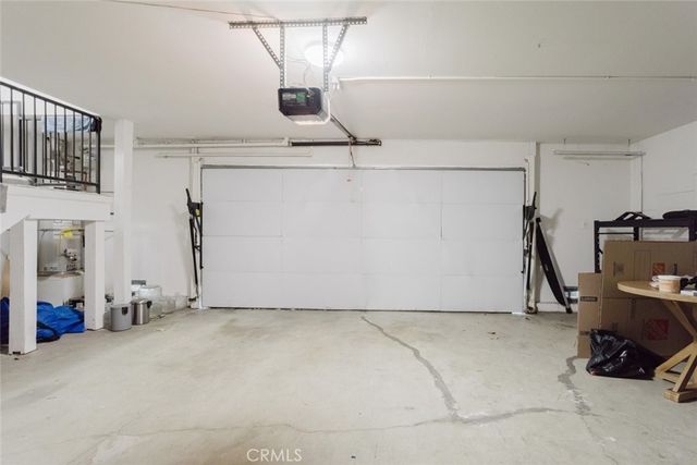 18643 Burbank 7, Tarzana, CA 91356