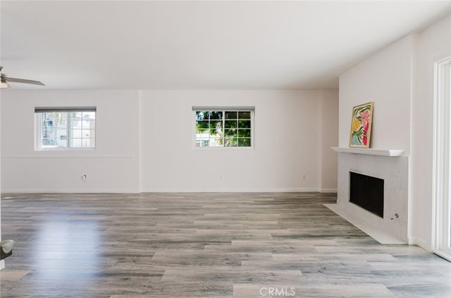 18643 Burbank 7, Tarzana, CA 91356