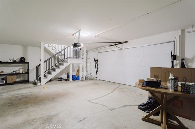18643 Burbank 7, Tarzana, CA 91356