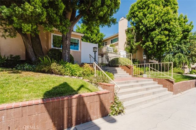 18643 Burbank 7, Tarzana, CA 91356