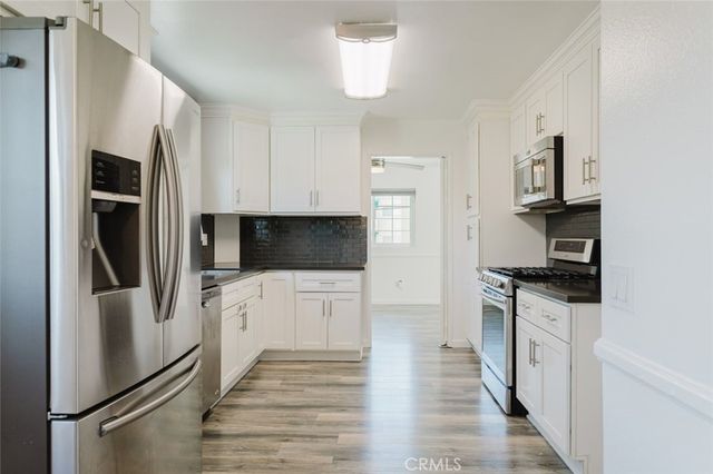 18643 Burbank 7, Tarzana, CA 91356
