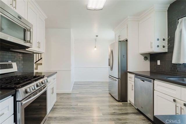 18643 Burbank 7, Tarzana, CA 91356