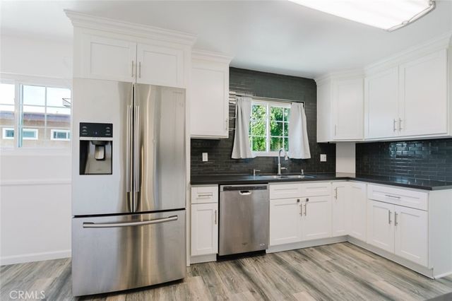18643 Burbank 7, Tarzana, CA 91356