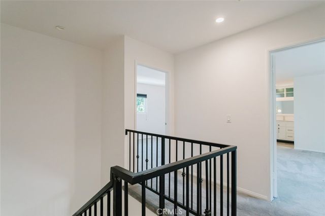 18643 Burbank 7, Tarzana, CA 91356
