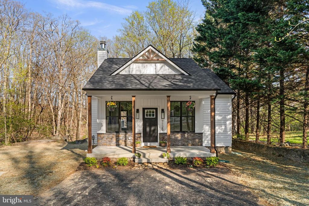 Image 2 of property listing at 7125 EDGEMONT RD, Frederick, MD 21702