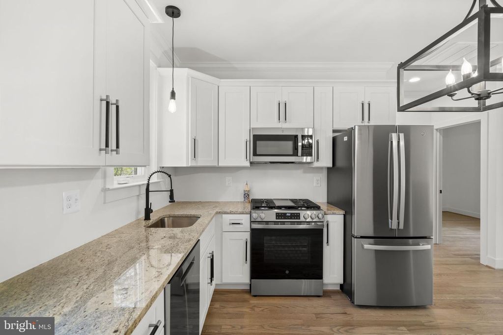 Image 11 of property listing at 7125 EDGEMONT RD, Frederick, MD 21702