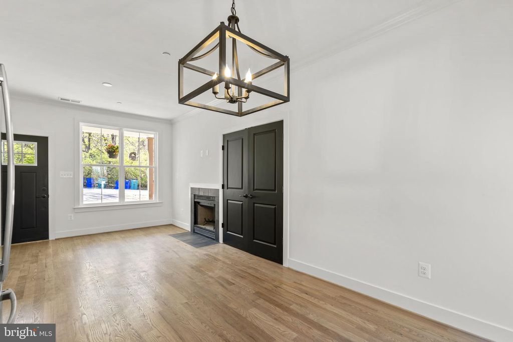 Image 12 of property listing at 7125 EDGEMONT RD, Frederick, MD 21702