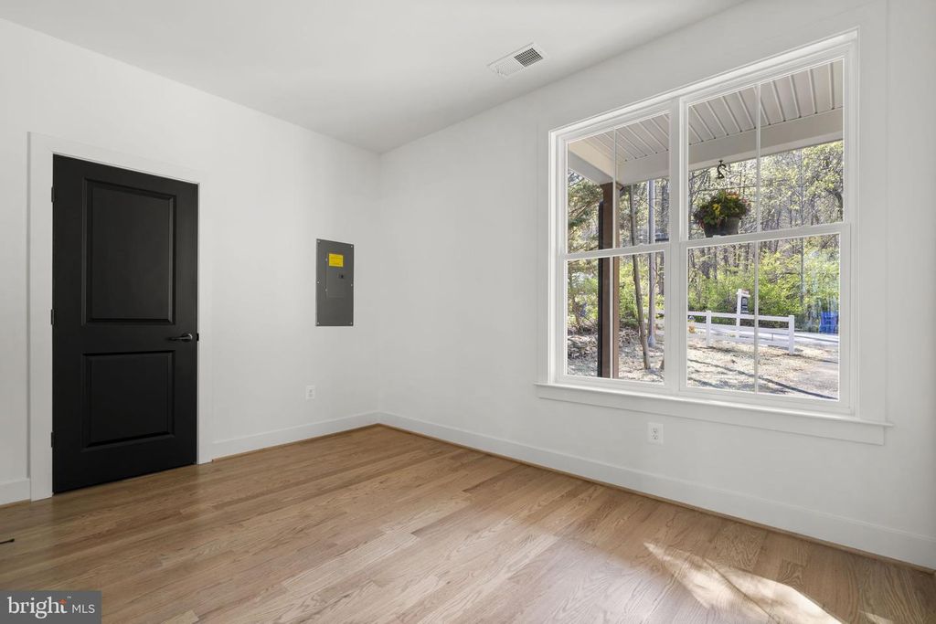 Image 13 of property listing at 7125 EDGEMONT RD, Frederick, MD 21702