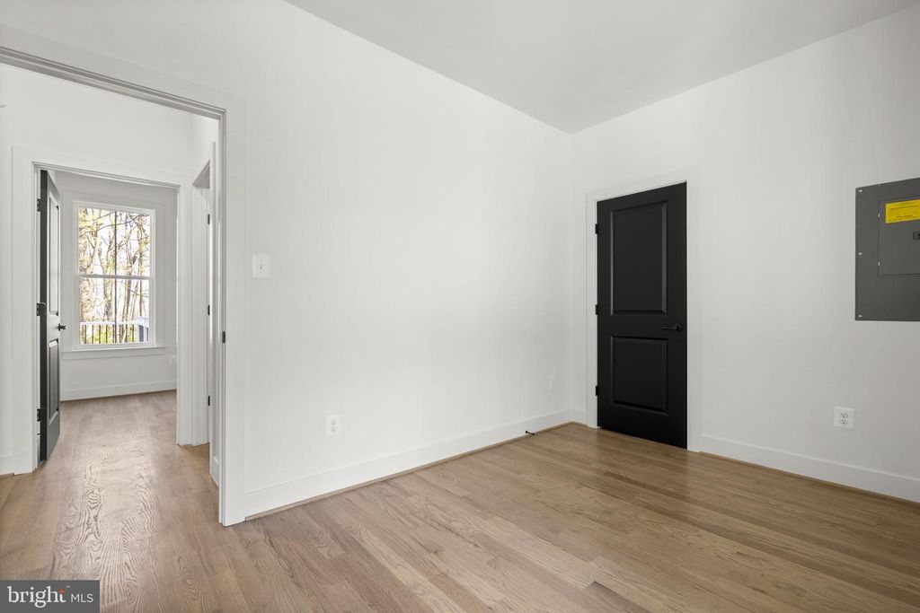 Image 14 of property listing at 7125 EDGEMONT RD, Frederick, MD 21702