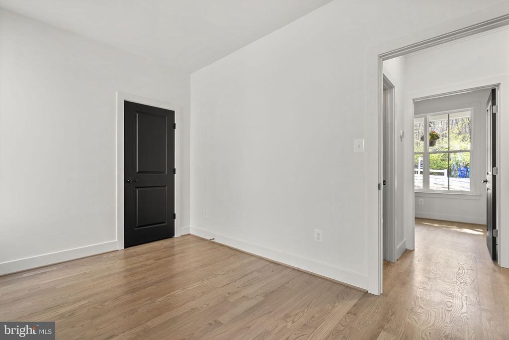 Image 17 of property listing at 7125 EDGEMONT RD, Frederick, MD 21702