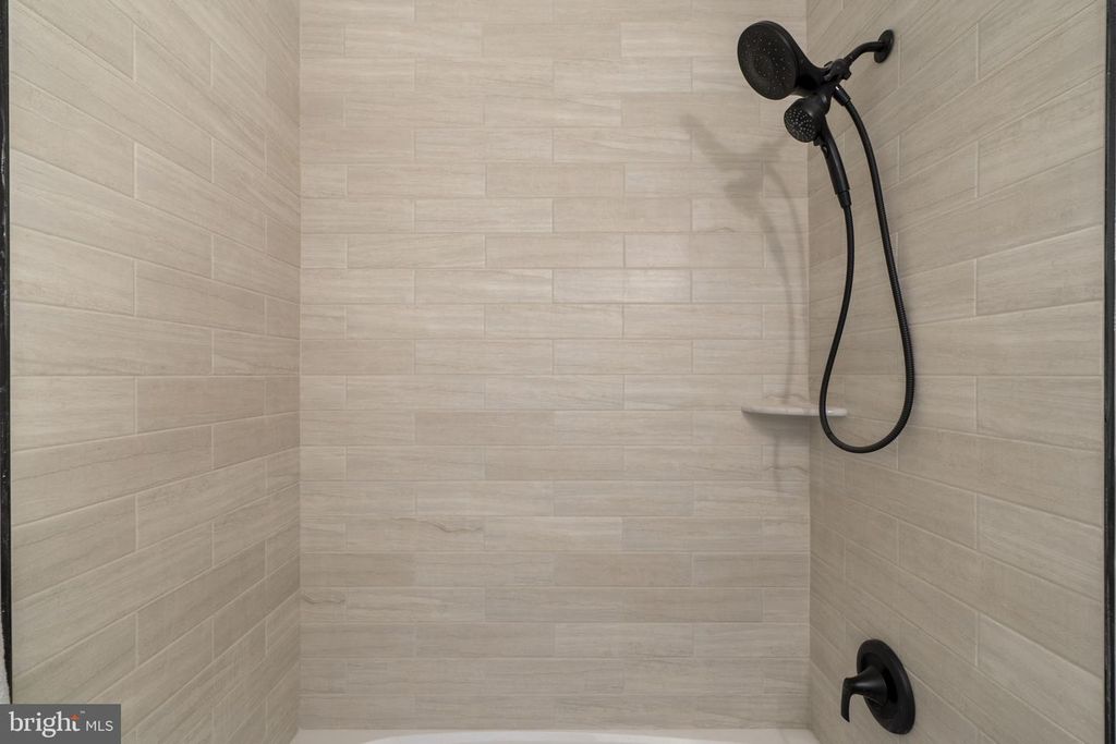 Image 20 of property listing at 7125 EDGEMONT RD, Frederick, MD 21702